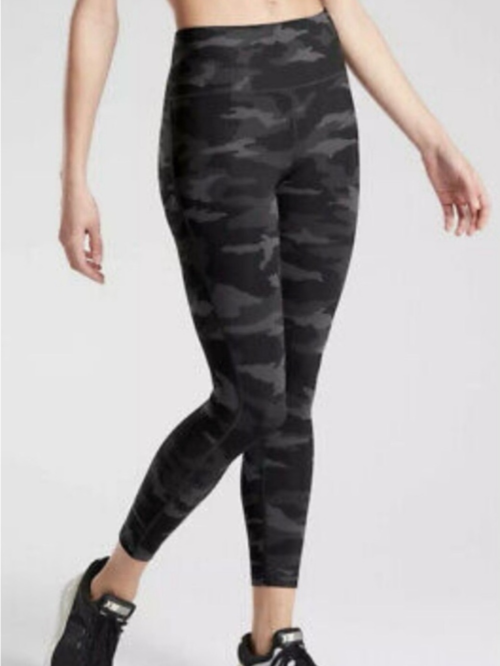 Athleta camo leggings sz S side pockets excellent pre‎ owned condition greys